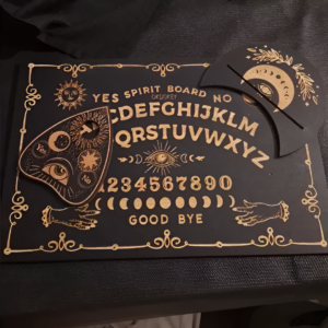 Ouija - špiritistická tabuľka, trojdielna